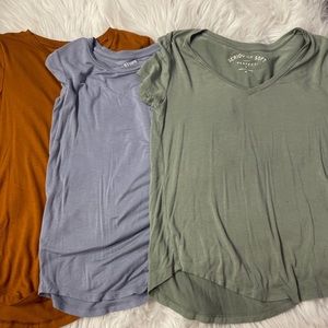 Lot of 3!!! Womens size xs seriously soft crew tees!! NWOT